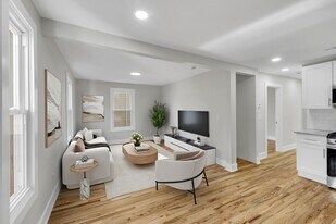10 Perry Hill Rd in Shelton, CT - Building Photo