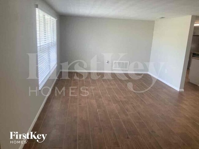 11240 Nome Ave in Port Richey, FL - Foto de edificio - Building Photo