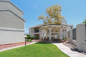 Cambridge Village in Tucson, AZ - Foto de edificio - Building Photo