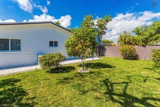 1421 NE 30th Ct in Oakland Park, FL - Building Photo - Building Photo