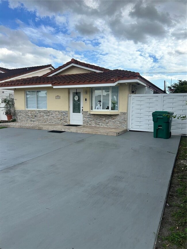 9028 NW 114th Terrace in Hialeah, FL - Building Photo - Building Photo
