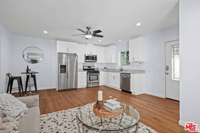 13347 Friar St in Los Angeles, CA - Building Photo - Building Photo