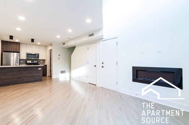 936 W Grace St, Unit J201
