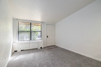 Randolph Court in Ann Arbor, MI - Foto de edificio - Interior Photo