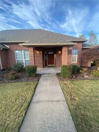 1210 S 55th Pl in Rogers, AR - Foto de edificio - Building Photo