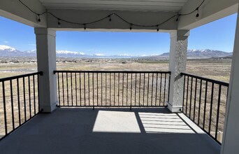 927 W Coral Charm Wy in Saratoga Springs, UT - Building Photo - Building Photo