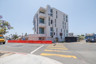 Mando Apartments in San Diego, CA - Building Photo - Building Photo