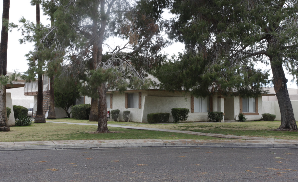 3325 W Harmont Dr in Phoenix, AZ - Foto de edificio