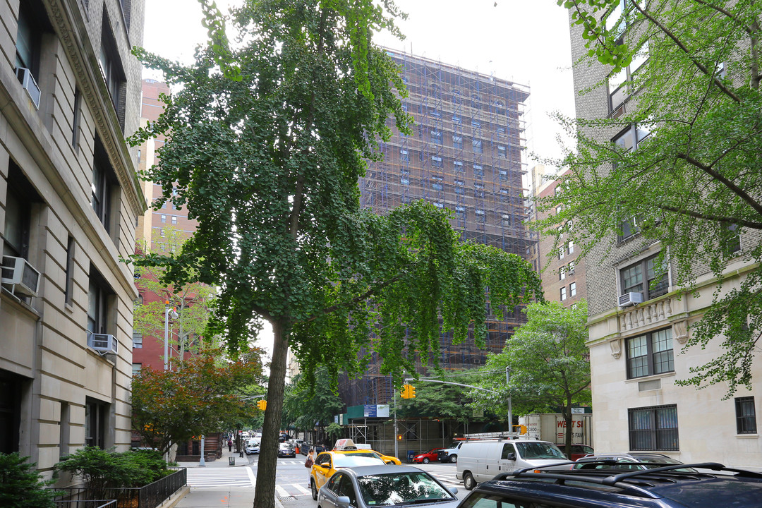 514 West End Ave in New York, NY - Building Photo