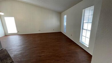 512 Justice Dr in Cedar Hill, TX - Building Photo - Building Photo