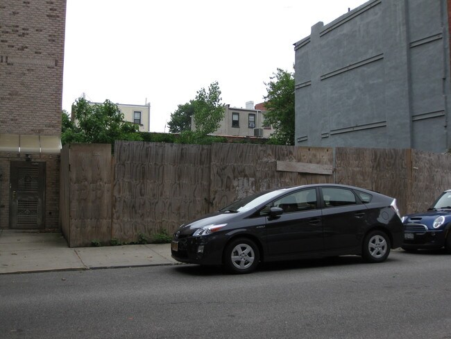 105-109 Waverly Ave in Brooklyn, NY - Building Photo - Building Photo