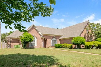 661 Shelley Renee Ln in Memphis, TN - Building Photo - Building Photo