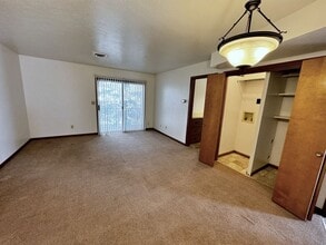 2503 W Clinton St in Goshen, IN - Building Photo - Building Photo