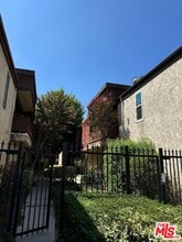 13112 Moorpark St in Los Angeles, CA - Building Photo - Building Photo