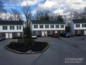 281 E Main St in Clarksville, OH - Foto de edificio - Building Photo