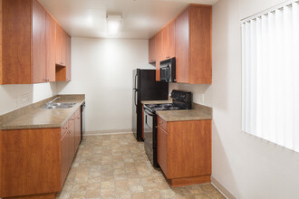 Canyon Run Apartments in El Cajon, CA - Building Photo - Building Photo