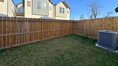 8324 Curry Rd in Houston, TX - Building Photo - Building Photo