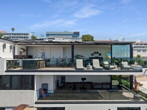 656 24th Pl in Hermosa Beach, CA - Building Photo - Building Photo