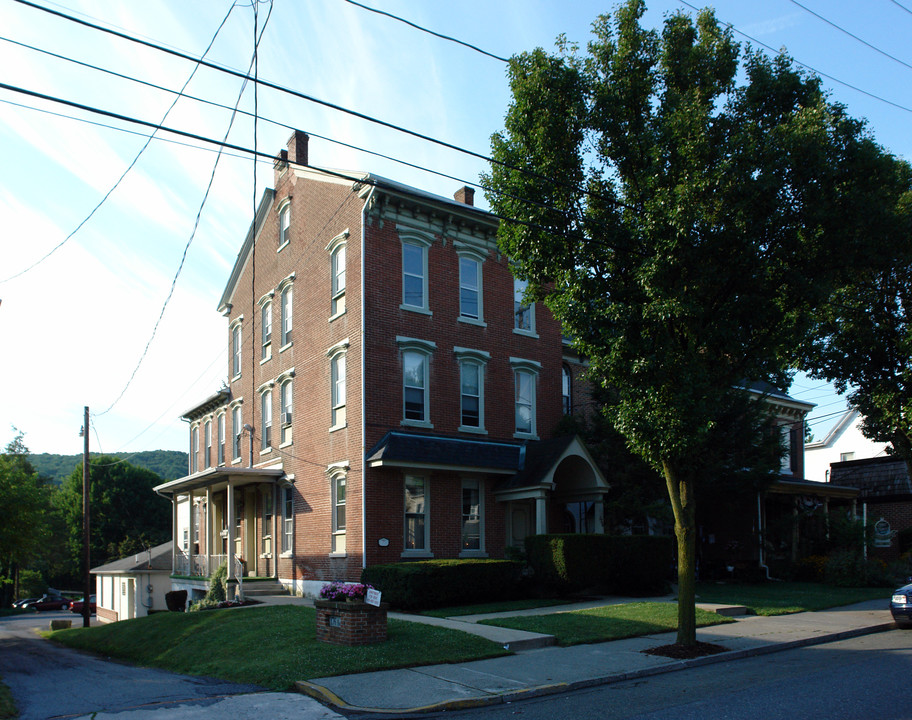 176 Main St in Emmaus, PA - Building Photo