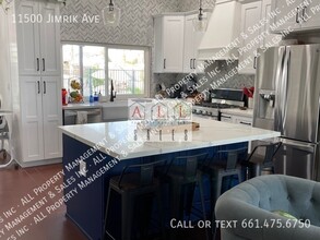 11500 Jimrik Ave in Bakersfield, CA - Building Photo - Building Photo