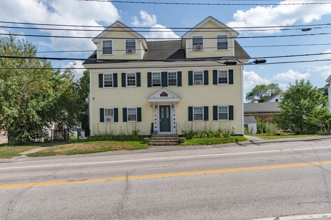 183 Main St in Newmarket, NH - Building Photo - Building Photo