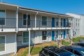 Paddock on Park Row in Arlington, TX - Foto de edificio - Building Photo