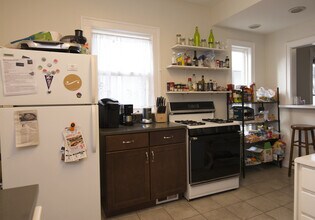 1024 Foster St in Evanston, IL - Building Photo - Building Photo