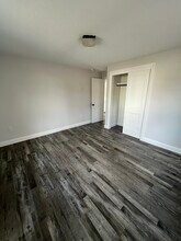 97 Bates St in Yarmouth, ME - Foto de edificio - Building Photo