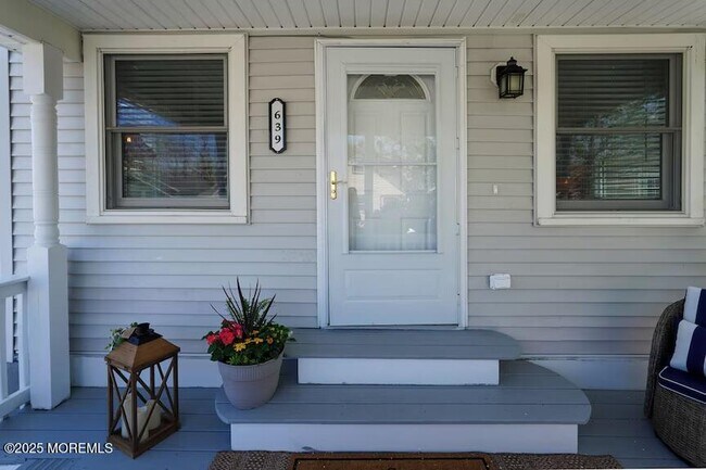 property at 639 Redmond Ave