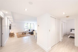 181 Crandon Blvd in Key Biscayne, FL - Building Photo - Building Photo
