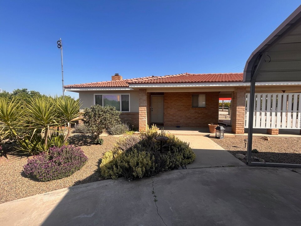 14196 Ave 352 in Visalia, CA - Building Photo