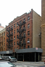 9 W 64th St in New York, NY - Foto de edificio - Building Photo