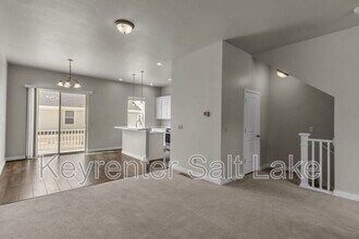1044 W Painted Horse Ln in Bluffdale, UT - Building Photo - Building Photo