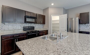 303 Euclid Ln in Uhland, TX - Building Photo - Building Photo