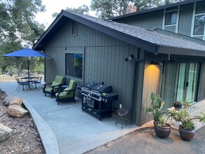 11600 Quail Rd in Auburn, CA - Foto de edificio - Building Photo