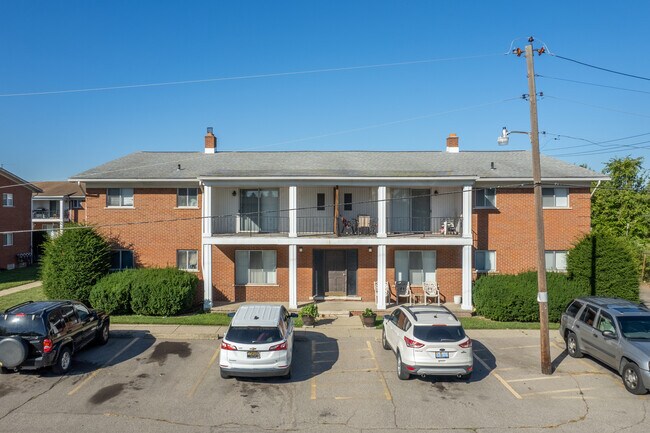 Colonial Manor in Warren, MI - Foto de edificio - Building Photo