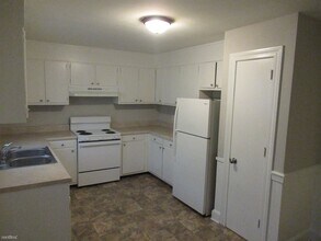 2506 E 10th St in Greenville, NC - Building Photo - Building Photo