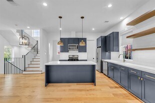 204 Burr St in Houston, TX - Building Photo