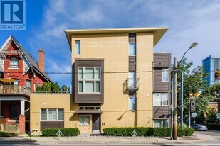 207 Beverley St in Toronto, ON - Building Photo