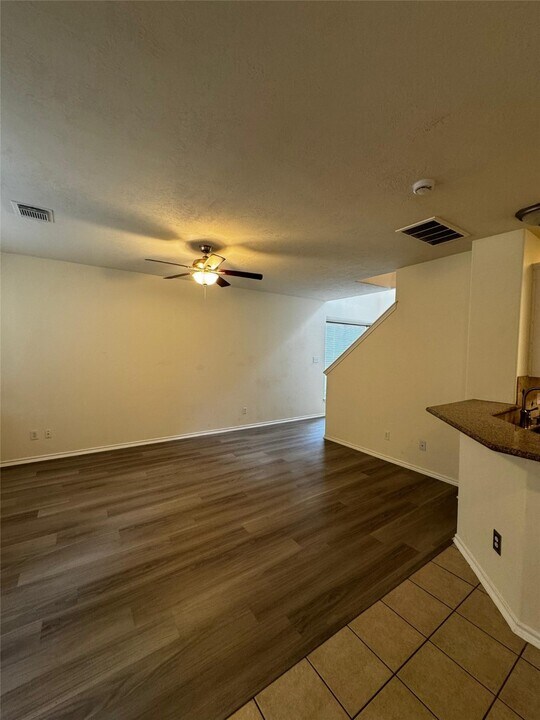 246 W Stedhill Loop in Conroe, TX - Building Photo