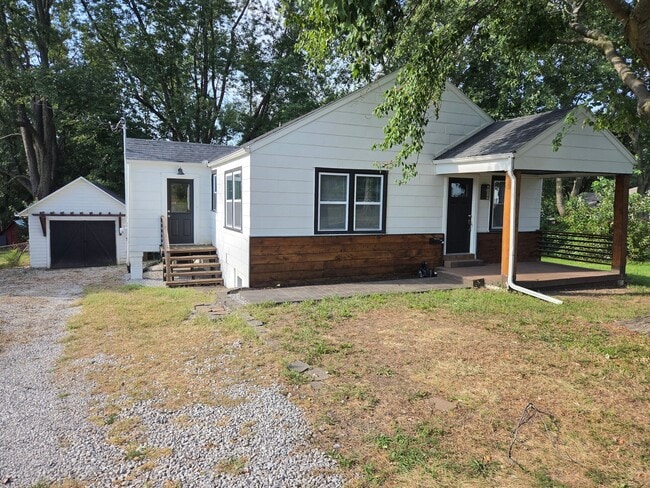 property at 802 SW Walnut St