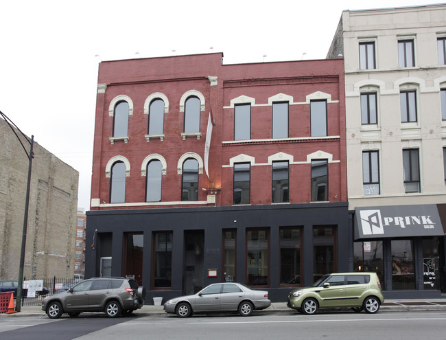 691-695 N Milwaukee Ave in Chicago, IL - Building Photo - Building Photo