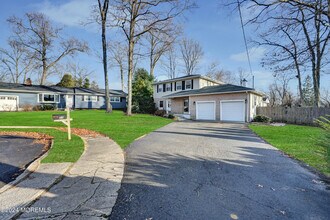 22 Brookside Ct in Toms River, NJ - Foto de edificio - Building Photo