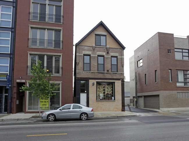2115 N Damen Ave in Chicago, IL - Building Photo - Building Photo