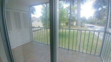 8093 Country Rd-Unit -206 in Ft. Myers, FL - Building Photo - Building Photo