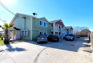 Park View Apartments in Devine, TX - Building Photo - Building Photo