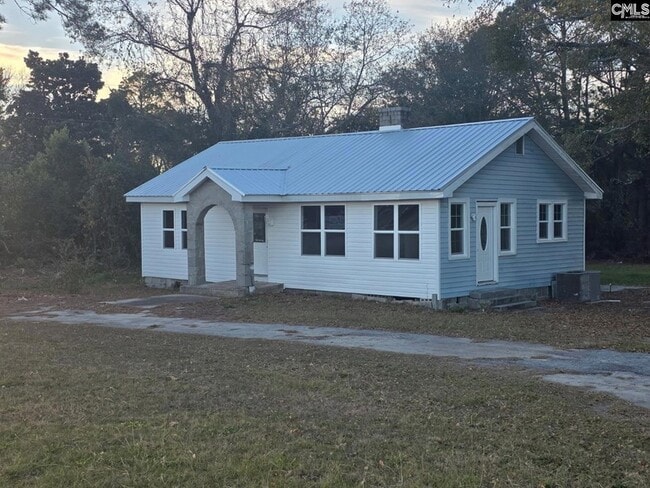 4542 Augusta Hwy in Gilbert, SC - Foto de edificio - Building Photo