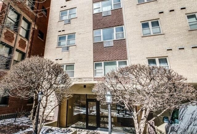 420 W Aldine Ave, Unit 526 in Chicago, IL - Foto de edificio