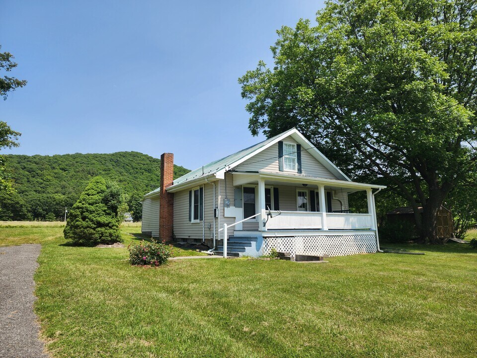 6355 Quartz Ln in Blacksburg, VA - Building Photo
