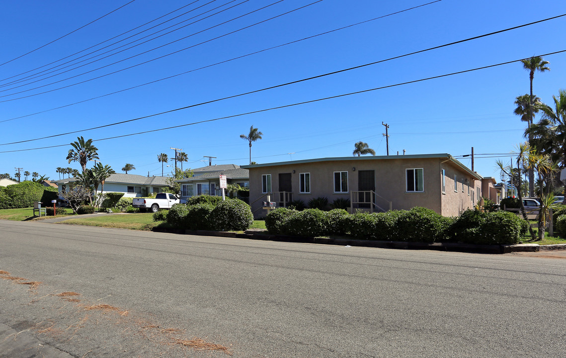 924 S Tremont St in Oceanside, CA - Foto de edificio